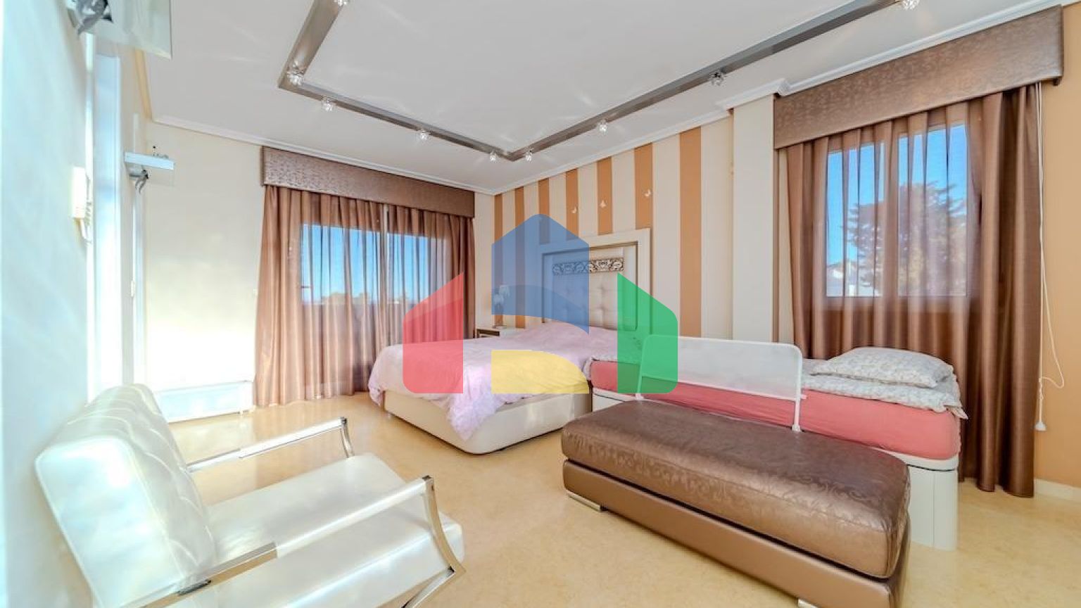 ЛЮКС ВИЛЛА, С НАХОЖДЕНИЕМ В 300 МЕТРАХ ОТ ПЛЯЖА ЛА-МАТА. 5 СПАЛЕН. 4 С/У. ПОВЕРХНОСТЬ -438 М2. УЧASTОК-790М2.