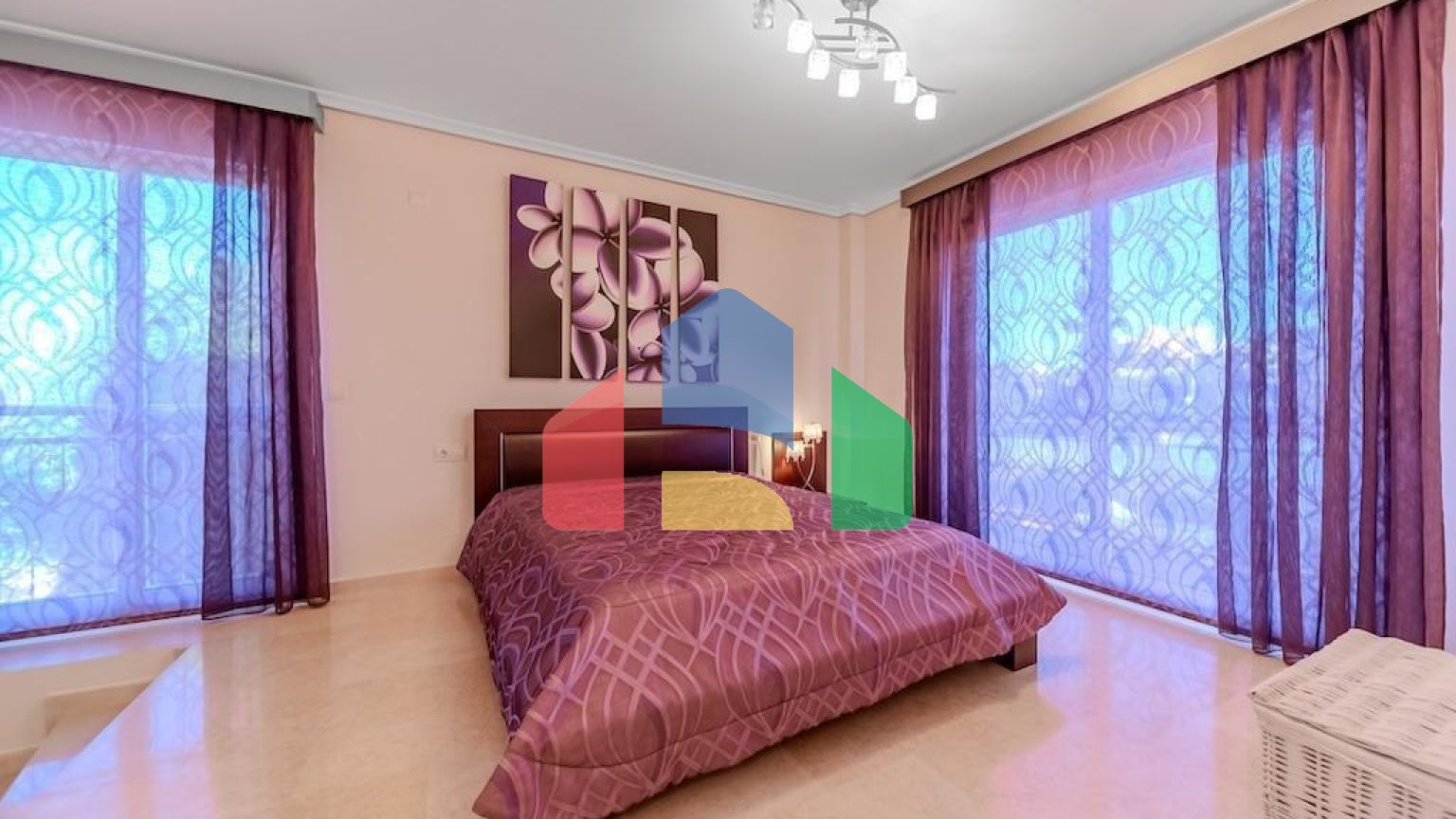 ЛЮКС ВИЛЛА, С НАХОЖДЕНИЕМ В 300 МЕТРАХ ОТ ПЛЯЖА ЛА-МАТА. 5 СПАЛЕН. 4 С/У. ПОВЕРХНОСТЬ -438 М2. УЧASTОК-790М2.