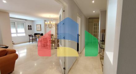 ОГРОМНЫЕ АПАРТАМЕНТЫ ВОЗЛЕ ПЛЯЖА. 176М2. 3 СПАЛЬНИ. 2 ВАННЫЕ КОМНАТЫ. ПЛЯЖ В 200 МЕТРАХ.