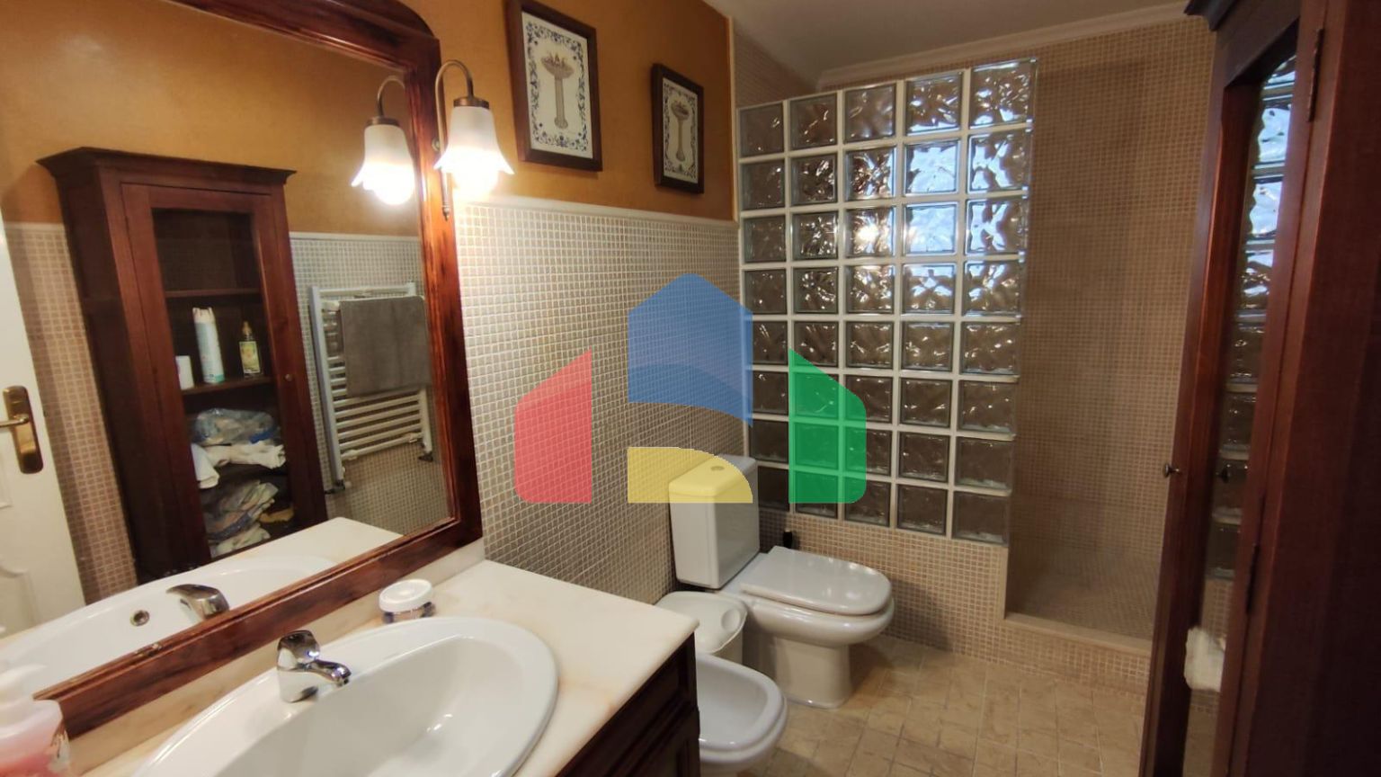 ОГРОМНЫЕ АПАРТАМЕНТЫ ВОЗЛЕ ПЛЯЖА. 176М2. 3 СПАЛЬНИ. 2 ВАННЫЕ КОМНАТЫ. ПЛЯЖ В 200 МЕТРАХ.