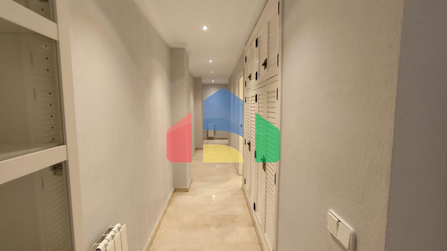 ОГРОМНЫЕ АПАРТАМЕНТЫ ВОЗЛЕ ПЛЯЖА. 176М2. 3 СПАЛЬНИ. 2 ВАННЫЕ КОМНАТЫ. ПЛЯЖ В 200 МЕТРАХ.