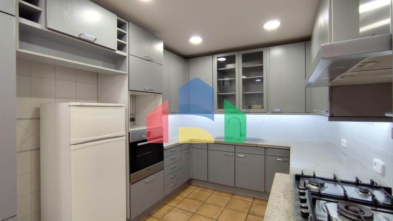 ОГРОМНЫЕ АПАРТАМЕНТЫ ВОЗЛЕ ПЛЯЖА. 176М2. 3 СПАЛЬНИ. 2 ВАННЫЕ КОМНАТЫ. ПЛЯЖ В 200 МЕТРАХ.