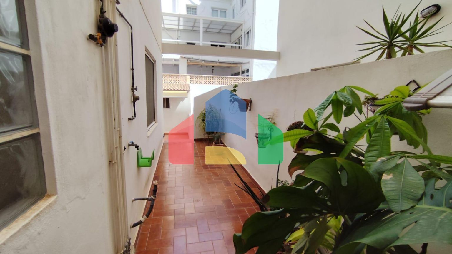 ОГРОМНЫЕ АПАРТАМЕНТЫ ВОЗЛЕ ПЛЯЖА. 176М2. 3 СПАЛЬНИ. 2 ВАННЫЕ КОМНАТЫ. ПЛЯЖ В 200 МЕТРАХ.