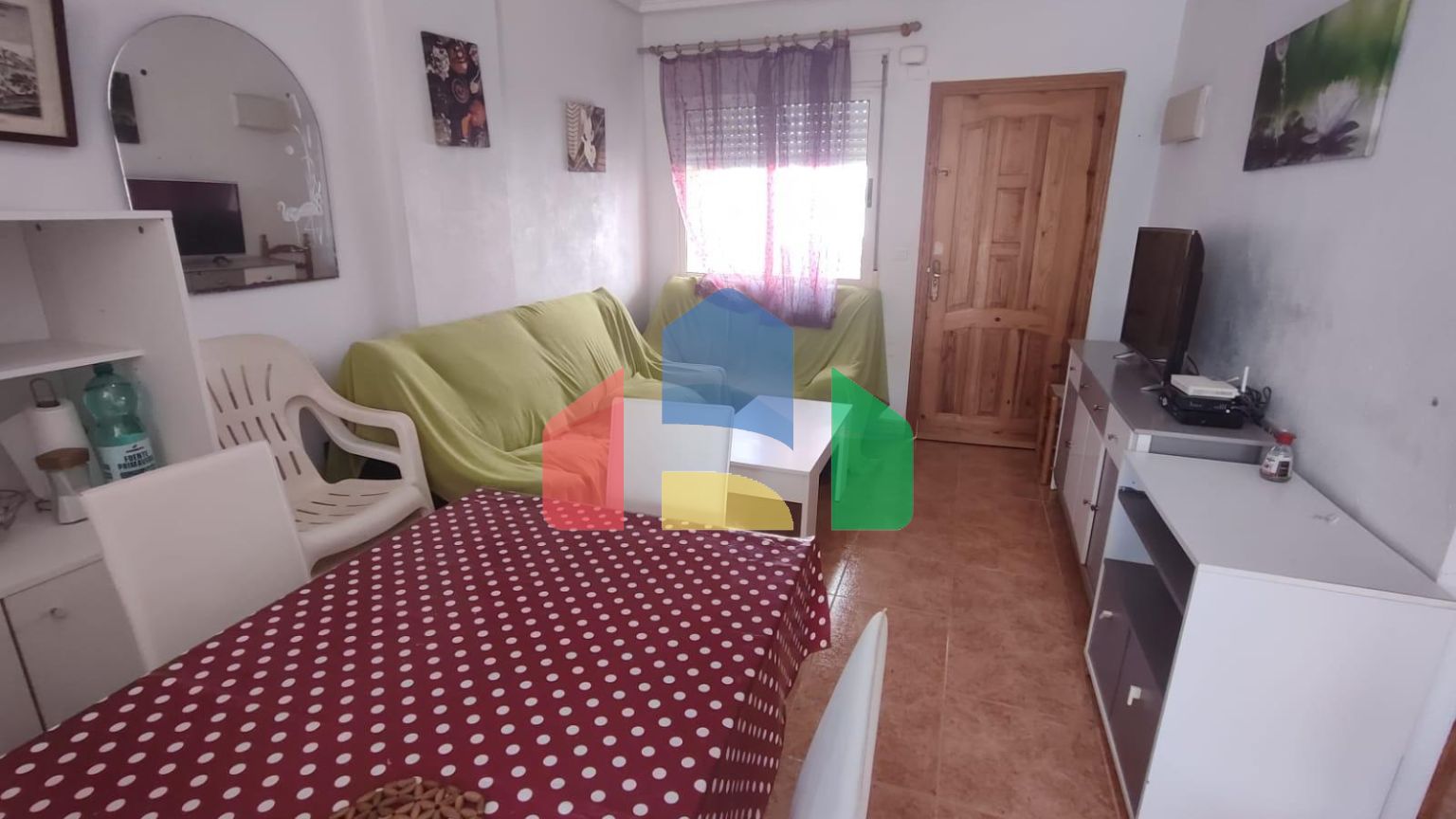 Просторная квартира на первом этаже с двумя спальнями и общим бассейном и террасами