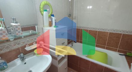 Просторная квартира на первом этаже с двумя спальнями и общим бассейном и террасами