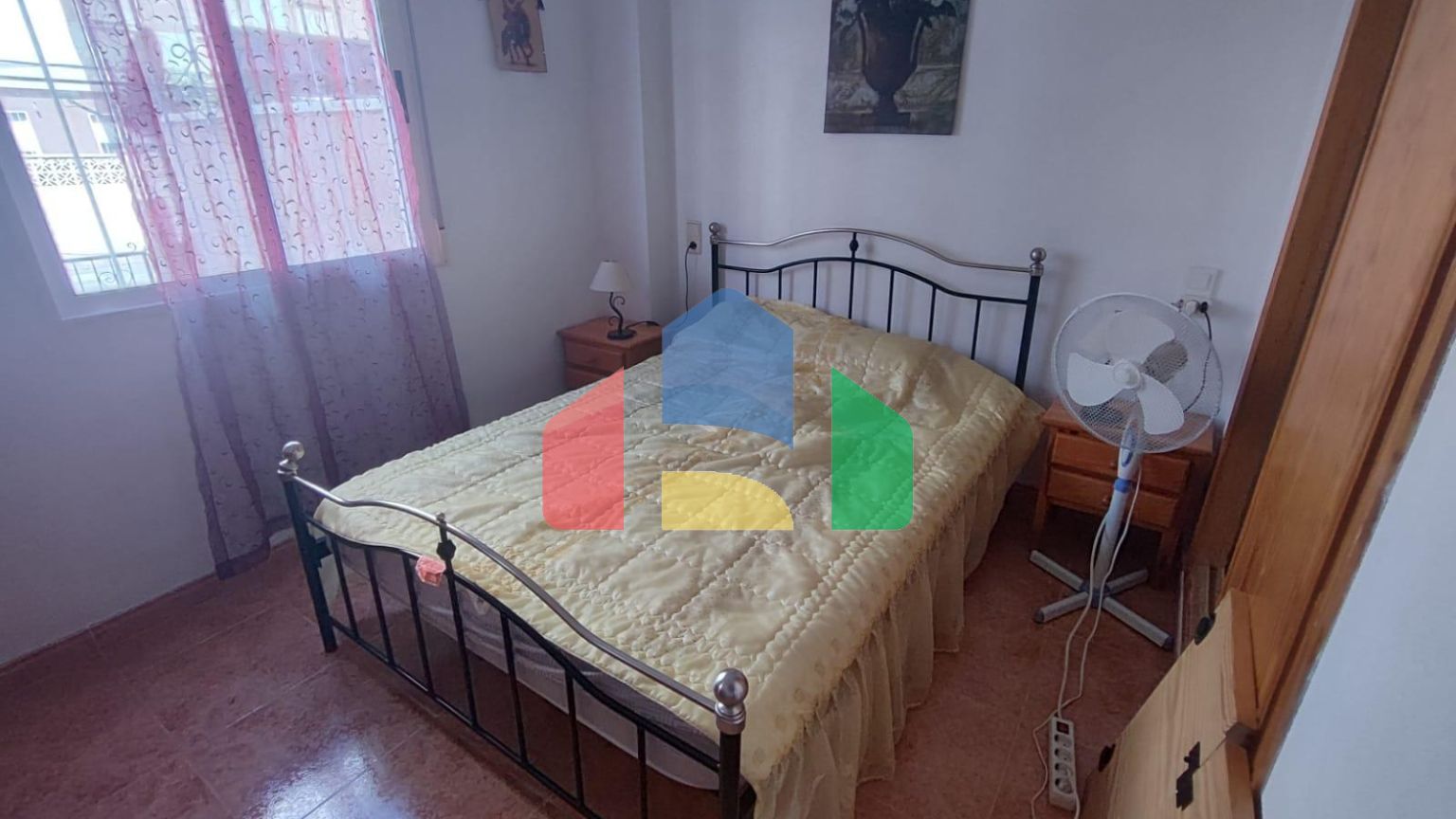 Просторная квартира на первом этаже с двумя спальнями и общим бассейном и террасами