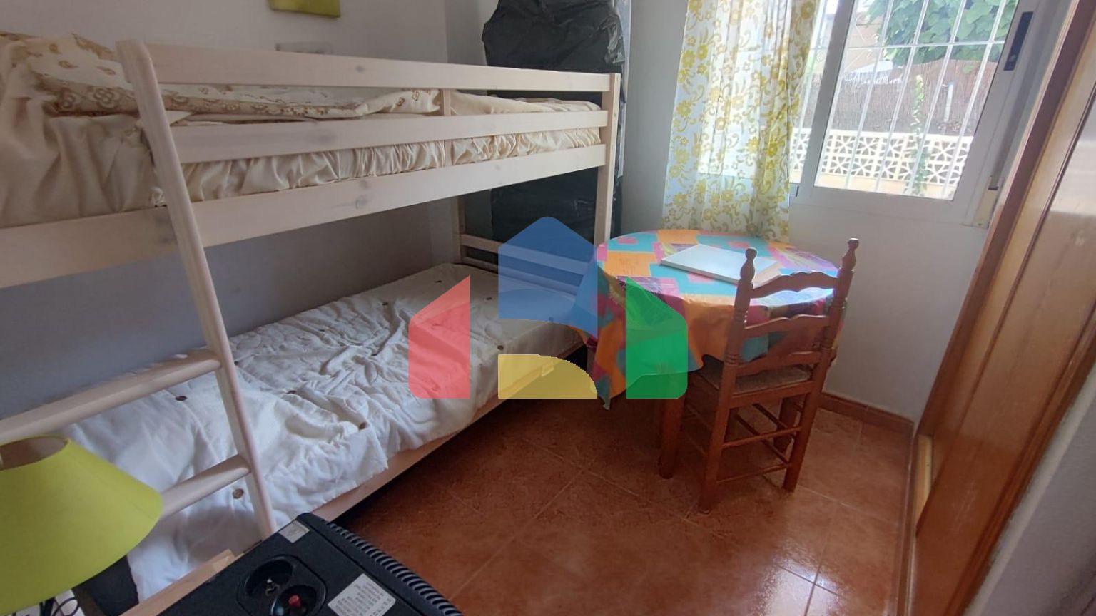 Просторная квартира на первом этаже с двумя спальнями и общим бассейном и террасами