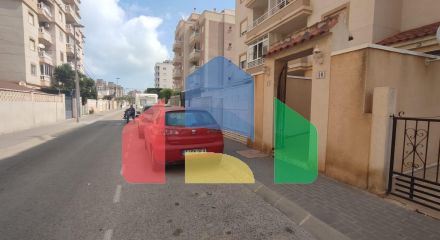 Просторная квартира на первом этаже с двумя спальнями и общим бассейном и террасами