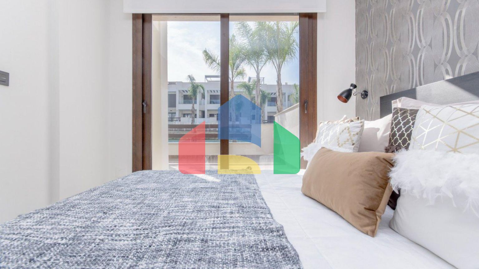 НОВЫЙ ЖИЛОЙ КОМПЛЕКС С БУНГАЛО В ЛОС БАЛКОНЕС, ТОРРЕВЬЕХА