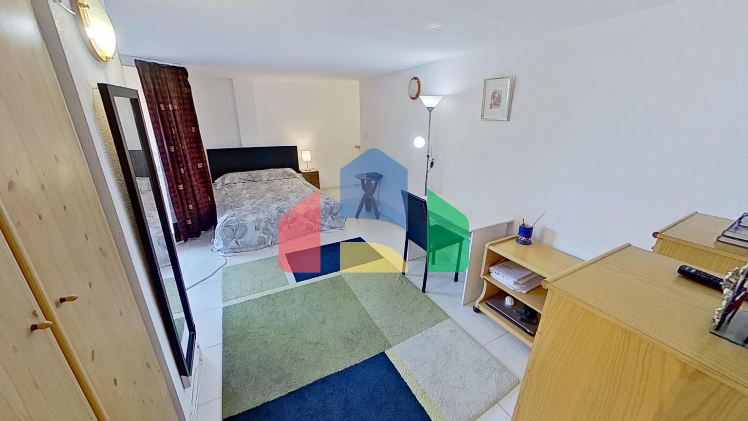 Просторная мансарда в 200 метрах от пляжа с двумя террасами и двумя ванными комнатами