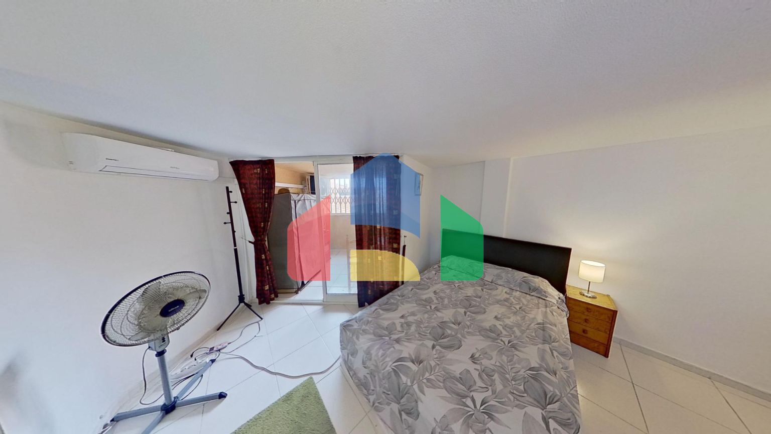 Просторная мансарда в 200 метрах от пляжа с двумя террасами и двумя ванными комнатами