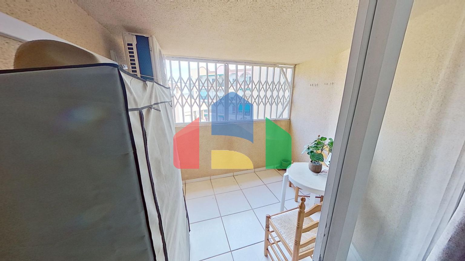 Просторная мансарда в 200 метрах от пляжа с двумя террасами и двумя ванными комнатами