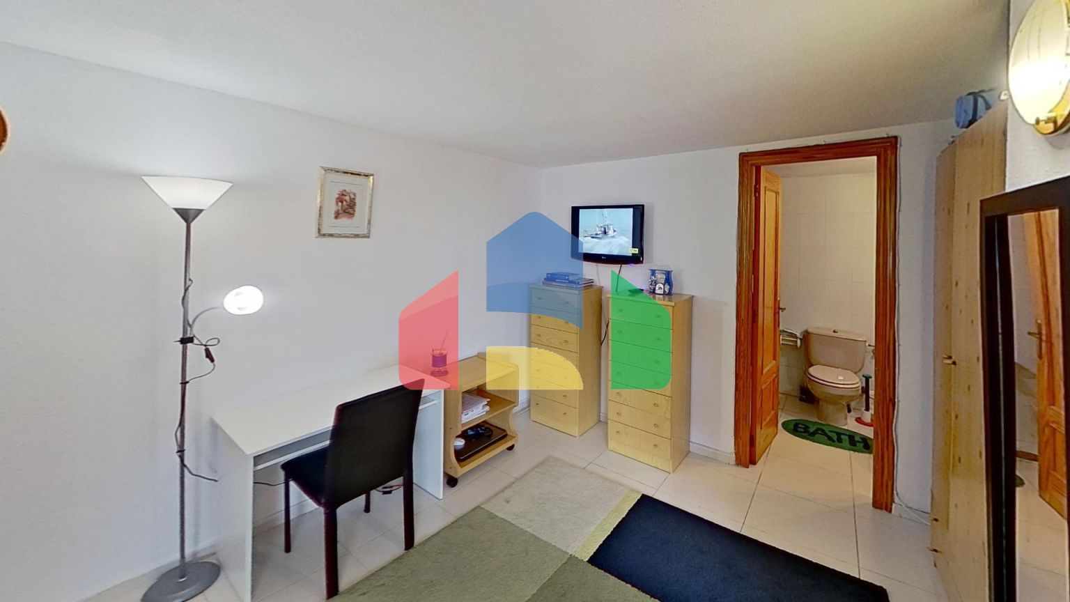 Просторная мансарда в 200 метрах от пляжа с двумя террасами и двумя ванными комнатами