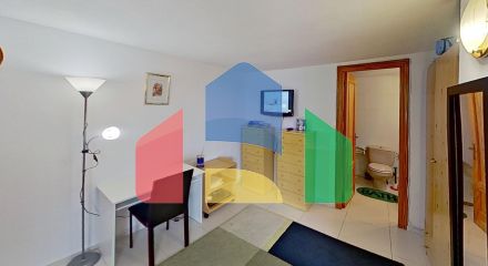 Просторная мансарда в 200 метрах от пляжа с двумя террасами и двумя ванными комнатами