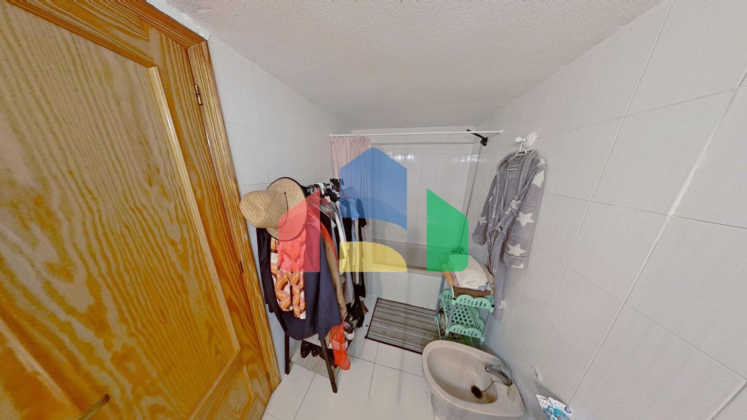 Просторная мансарда в 200 метрах от пляжа с двумя террасами и двумя ванными комнатами