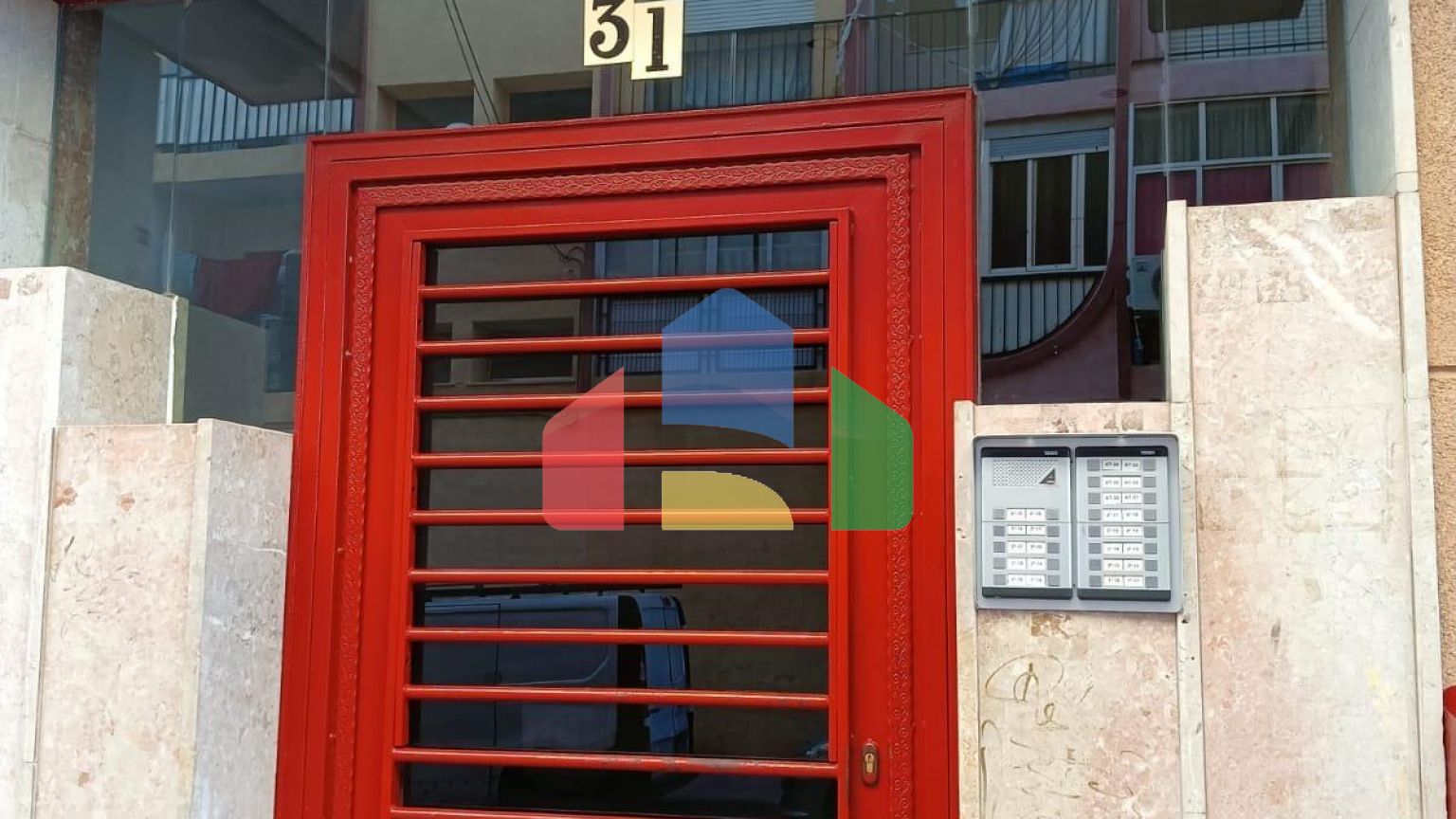 Просторная мансарда в 200 метрах от пляжа с двумя террасами и двумя ванными комнатами