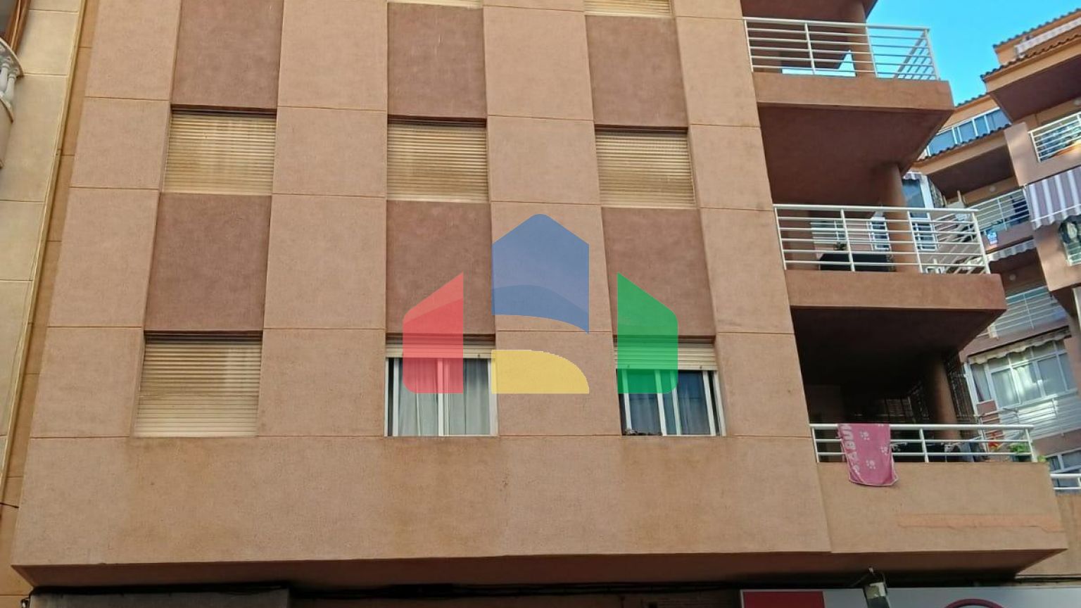 Просторная мансарда в 200 метрах от пляжа с двумя террасами и двумя ванными комнатами