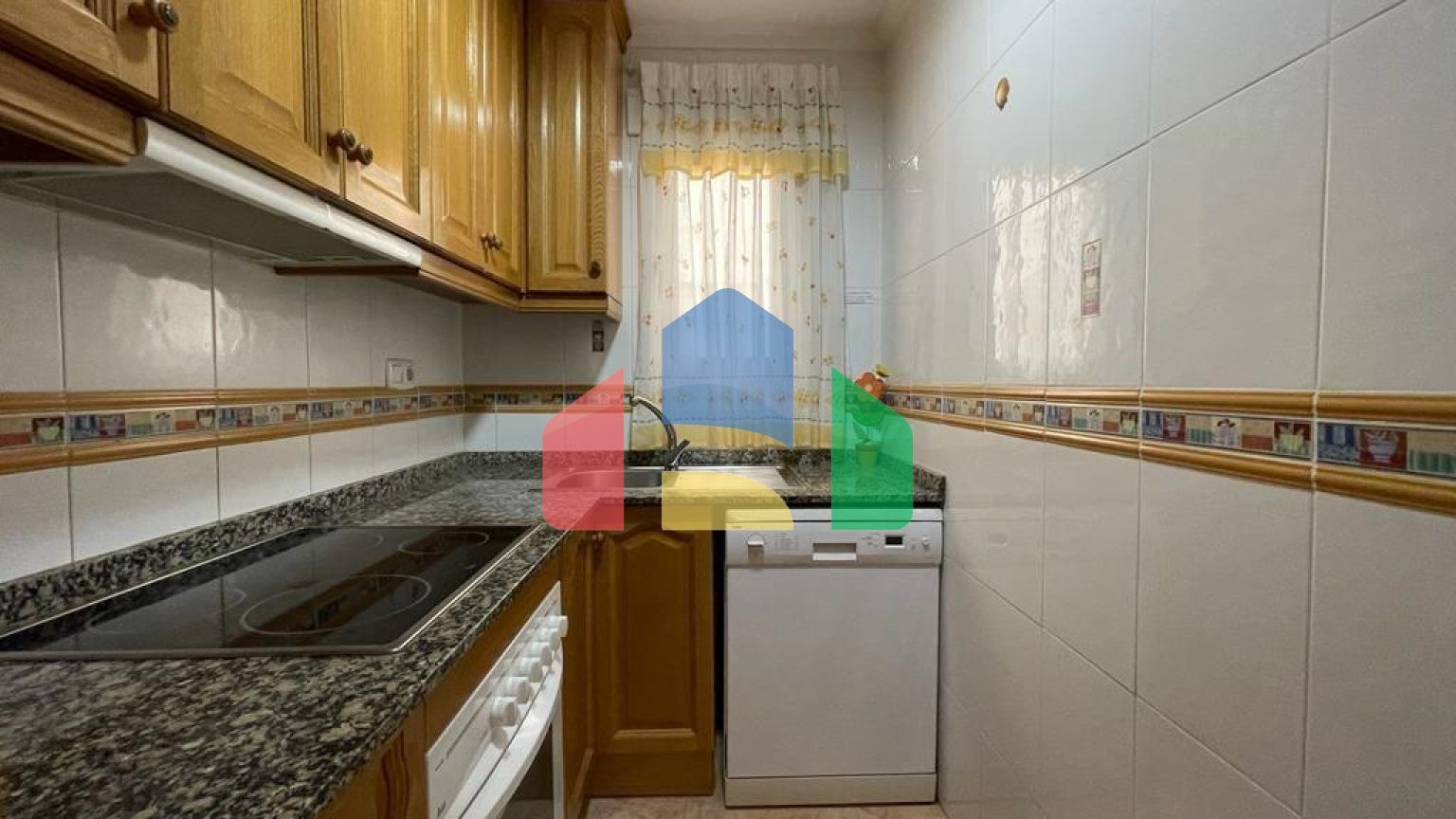 ШИКАРНЫЕ АПАРТАМЕНТЫ РЯДОМ С ПЛЯЖЕМ! 2 СПАЛЬНИ. БОЛЬШАЯ ТЕРРАСА.