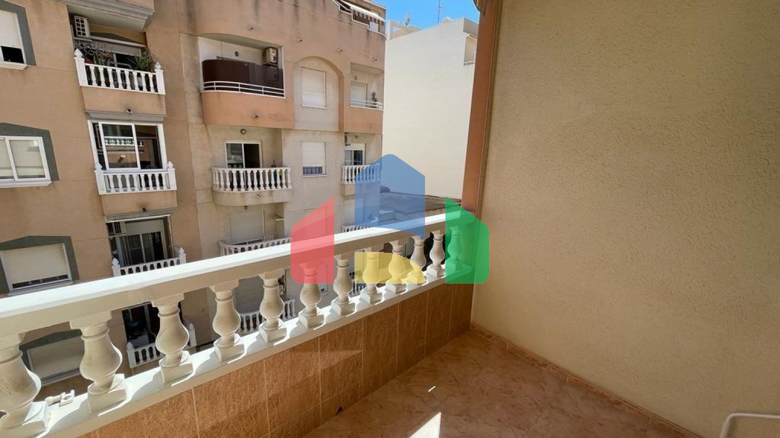 ШИКАРНЫЕ АПАРТАМЕНТЫ РЯДОМ С ПЛЯЖЕМ! 2 СПАЛЬНИ. БОЛЬШАЯ ТЕРРАСА.