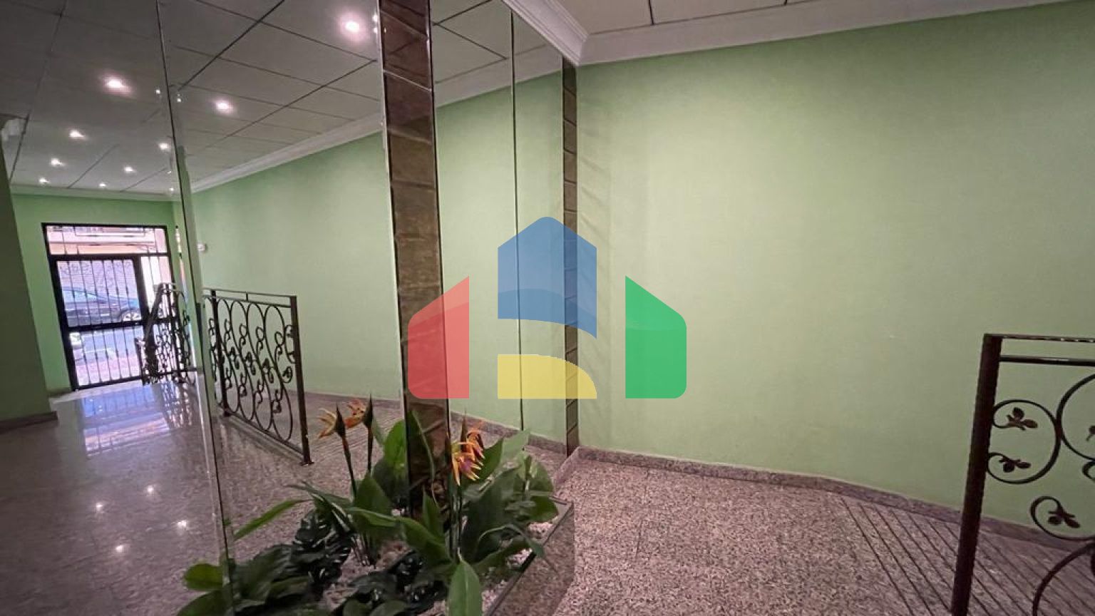 ШИКАРНЫЕ АПАРТАМЕНТЫ РЯДОМ С ПЛЯЖЕМ! 2 СПАЛЬНИ. БОЛЬШАЯ ТЕРРАСА.