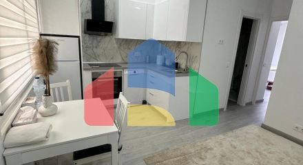 Эксклюзивное отремонтированное бунгало на верхнем этаже с 2 спальнями и 1 ванной комнатой.