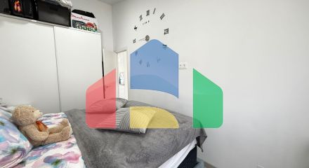 Эксклюзивное отремонтированное бунгало на верхнем этаже с 2 спальнями и 1 ванной комнатой.