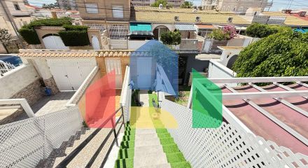 Эксклюзивное отремонтированное бунгало на верхнем этаже с 2 спальнями и 1 ванной комнатой.