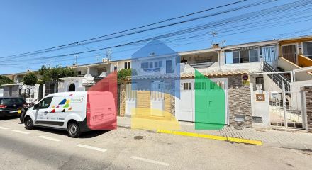 Эксклюзивное отремонтированное бунгало на верхнем этаже с 2 спальнями и 1 ванной комнатой.