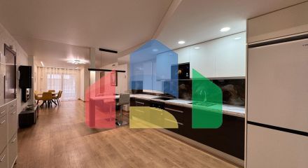 REFORMED APARTMENT OF 108 M2. 3 BEDROOMS. 2 BATHROOMS. WITH STORAGE ROOM AS A STUDIO OF 30 M2. BEACH AT 50 METERS.