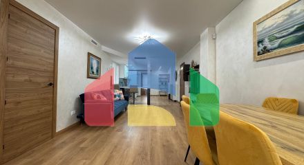 REFORMED APARTMENT OF 108 M2. 3 BEDROOMS. 2 BATHROOMS. WITH STORAGE ROOM AS A STUDIO OF 30 M2. BEACH AT 50 METERS.