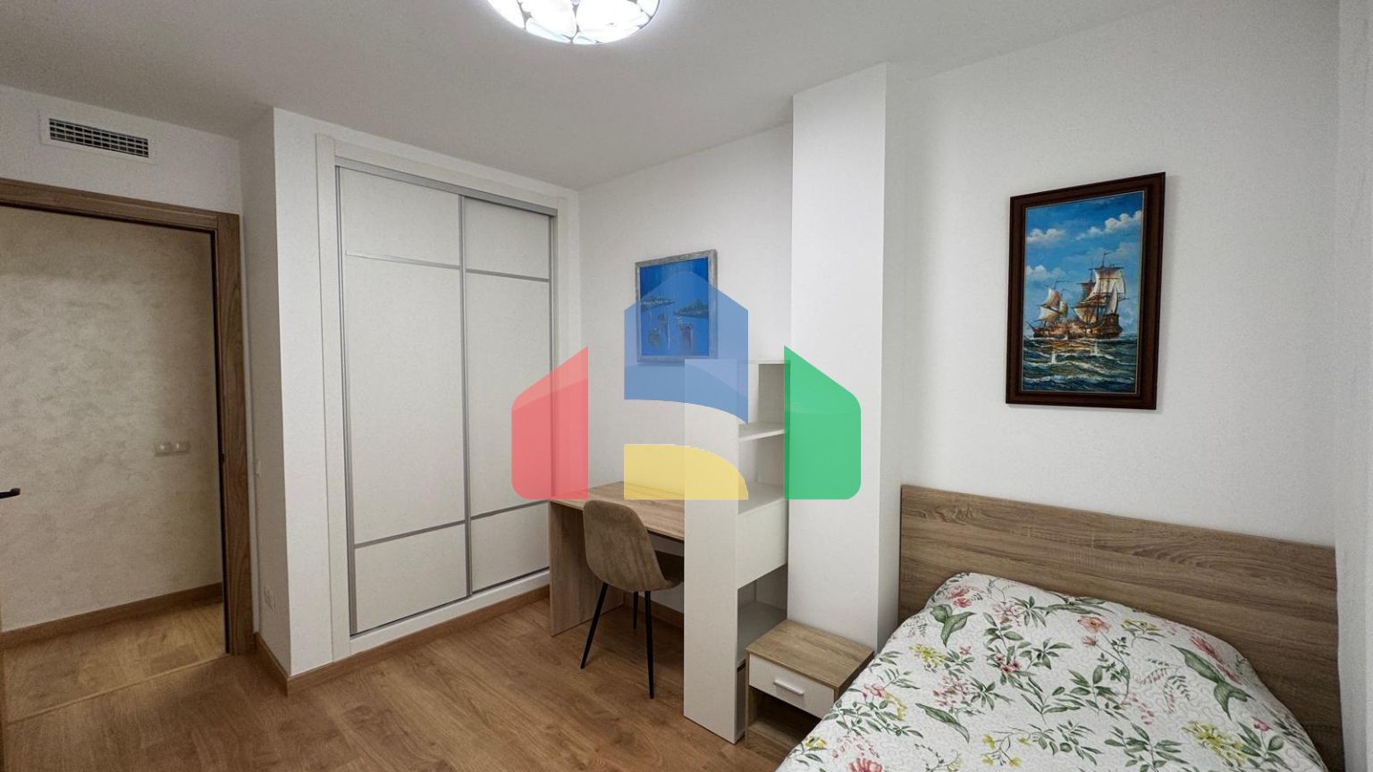 АПАРТАМЕНТЫ ПОСЛЕ РЕМОНТА С КЛАДОВКОЙ 30 М2. (КАК СТУДИЯ) 3 СПАЛЬНИ. 2 ВАННЫЕ. 108 М2. ПЛЯЖ В 50 МЕТ