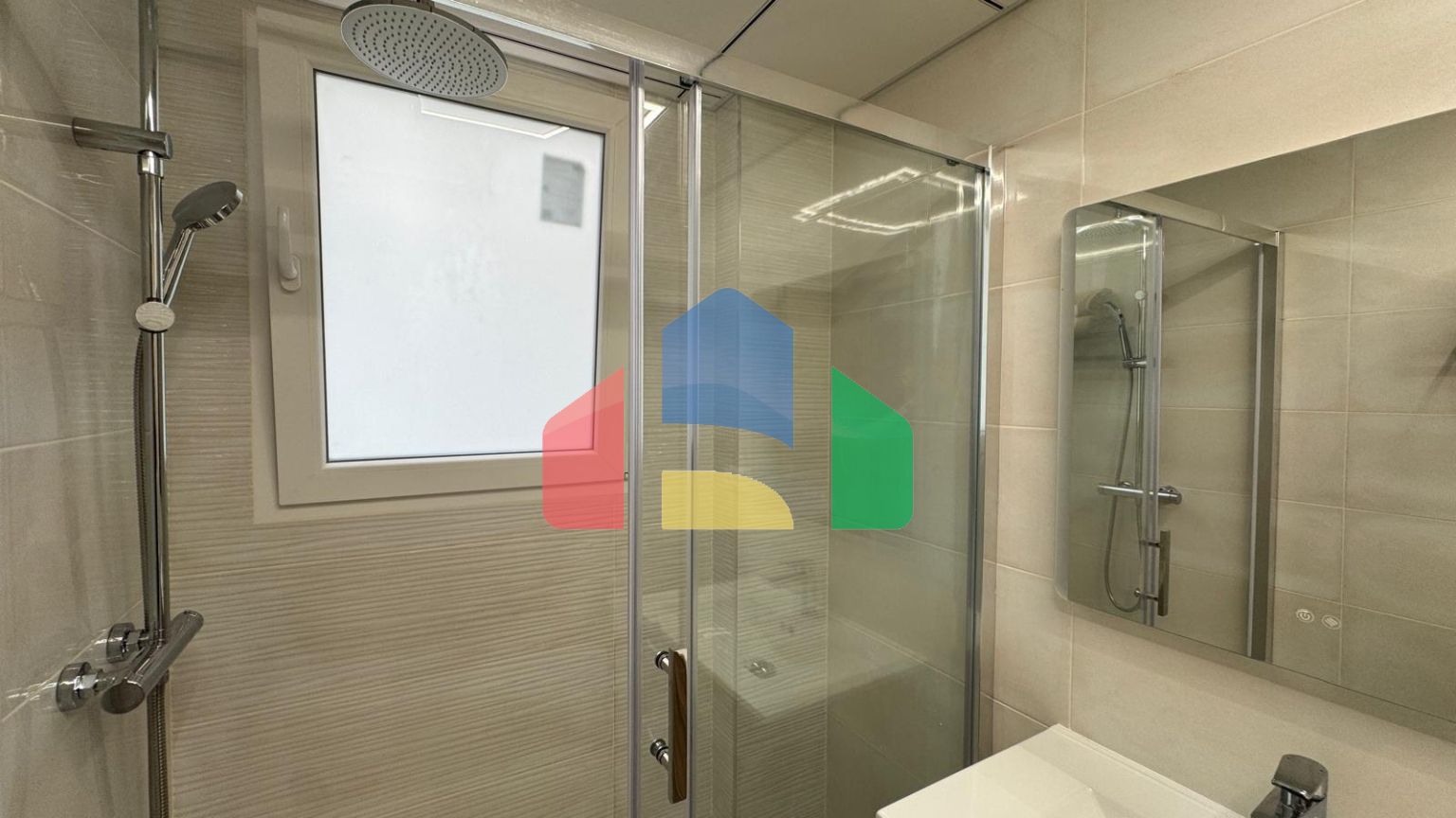 АПАРТАМЕНТЫ ПОСЛЕ РЕМОНТА С КЛАДОВКОЙ 30 М2. (КАК СТУДИЯ) 3 СПАЛЬНИ. 2 ВАННЫЕ. 108 М2. ПЛЯЖ В 50 МЕТ