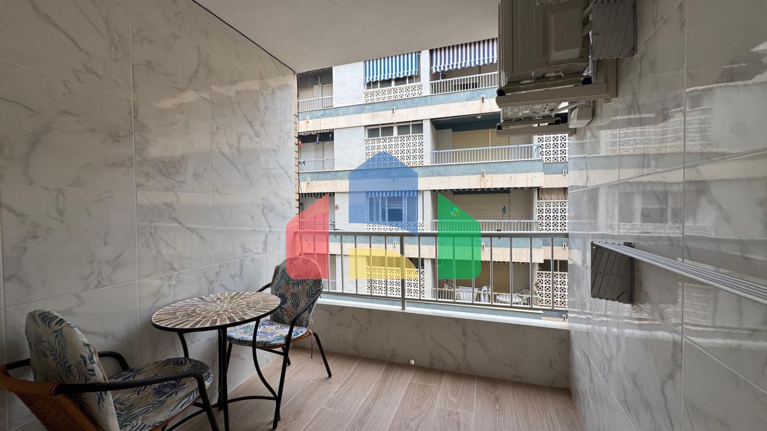 АПАРТАМЕНТЫ ПОСЛЕ РЕМОНТА С КЛАДОВКОЙ 30 М2. (КАК СТУДИЯ) 3 СПАЛЬНИ. 2 ВАННЫЕ. 108 М2. ПЛЯЖ В 50 МЕТ