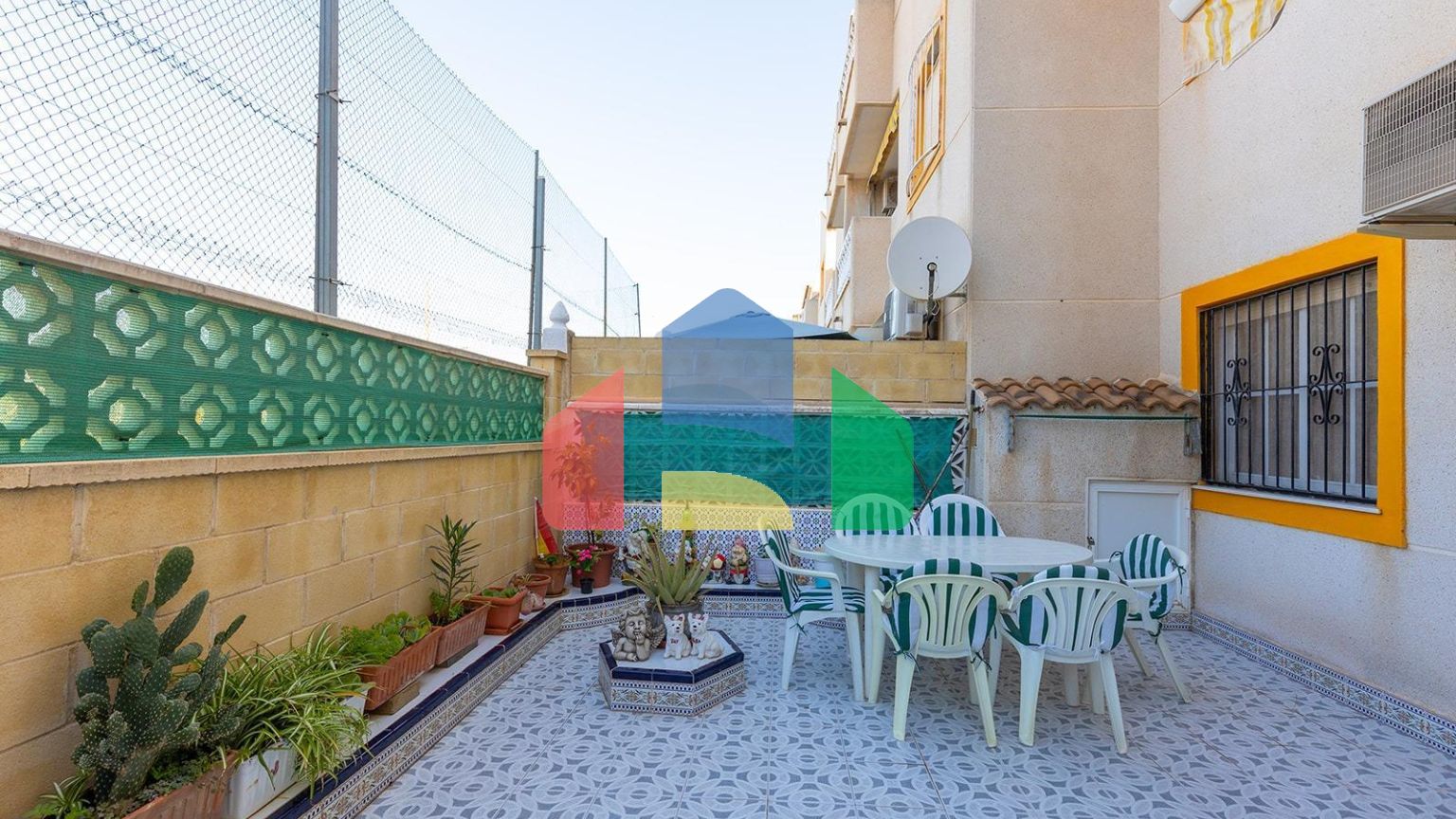 Уютный бунгало на первом этаже с садом и общественным бассейном в Торребланке (Торревьеха)