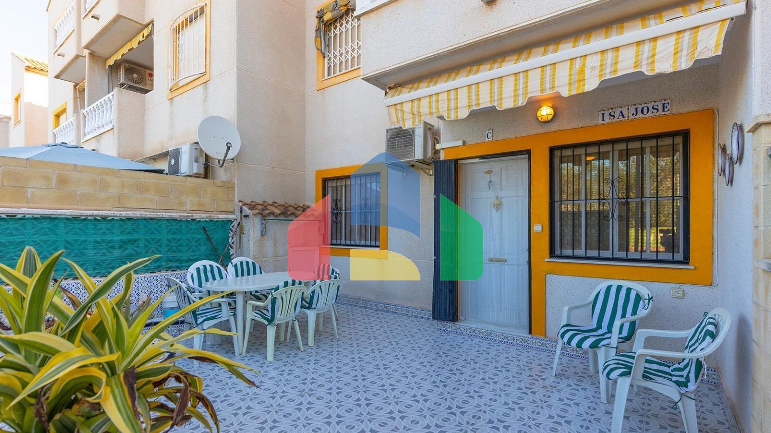 Уютный бунгало на первом этаже с садом и общественным бассейном в Торребланке (Торревьеха)