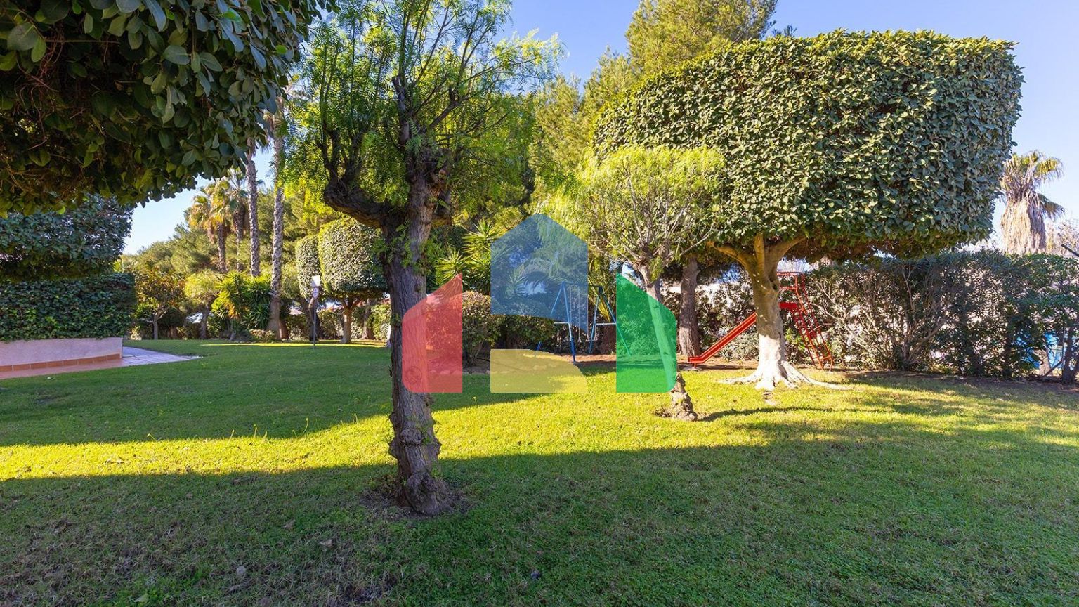 Уютный бунгало на первом этаже с садом и общественным бассейном в Торребланке (Торревьеха)