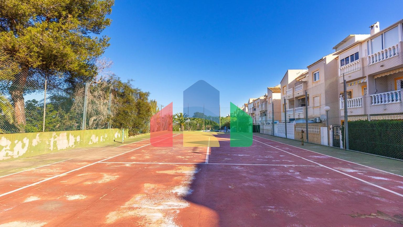 Уютный бунгало на первом этаже с садом и общественным бассейном в Торребланке (Торревьеха)