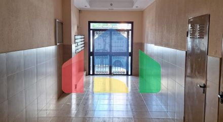 Квартира с 2 спальнями и 2 ванными комнатами и гаражом на улице Аполо