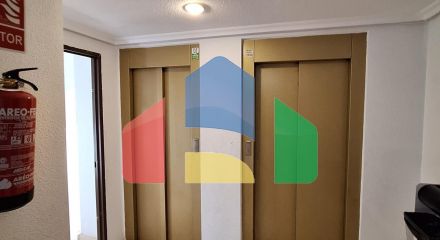Квартира с 2 спальнями и 2 ванными комнатами и гаражом на улице Аполо