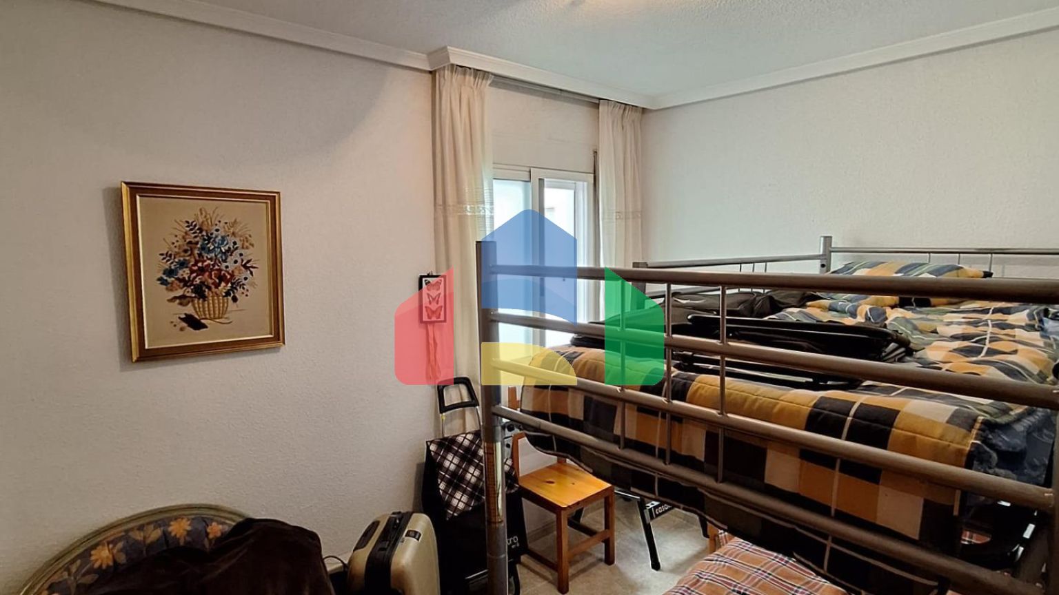 Квартира с 2 спальнями и 2 ванными комнатами и гаражом на улице Аполо