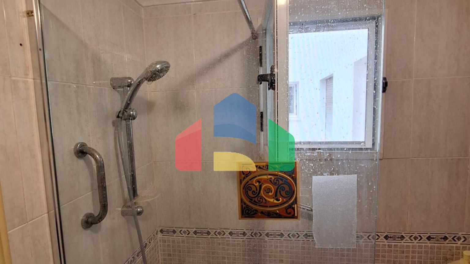 Квартира с 2 спальнями и 2 ванными комнатами и гаражом на улице Аполо