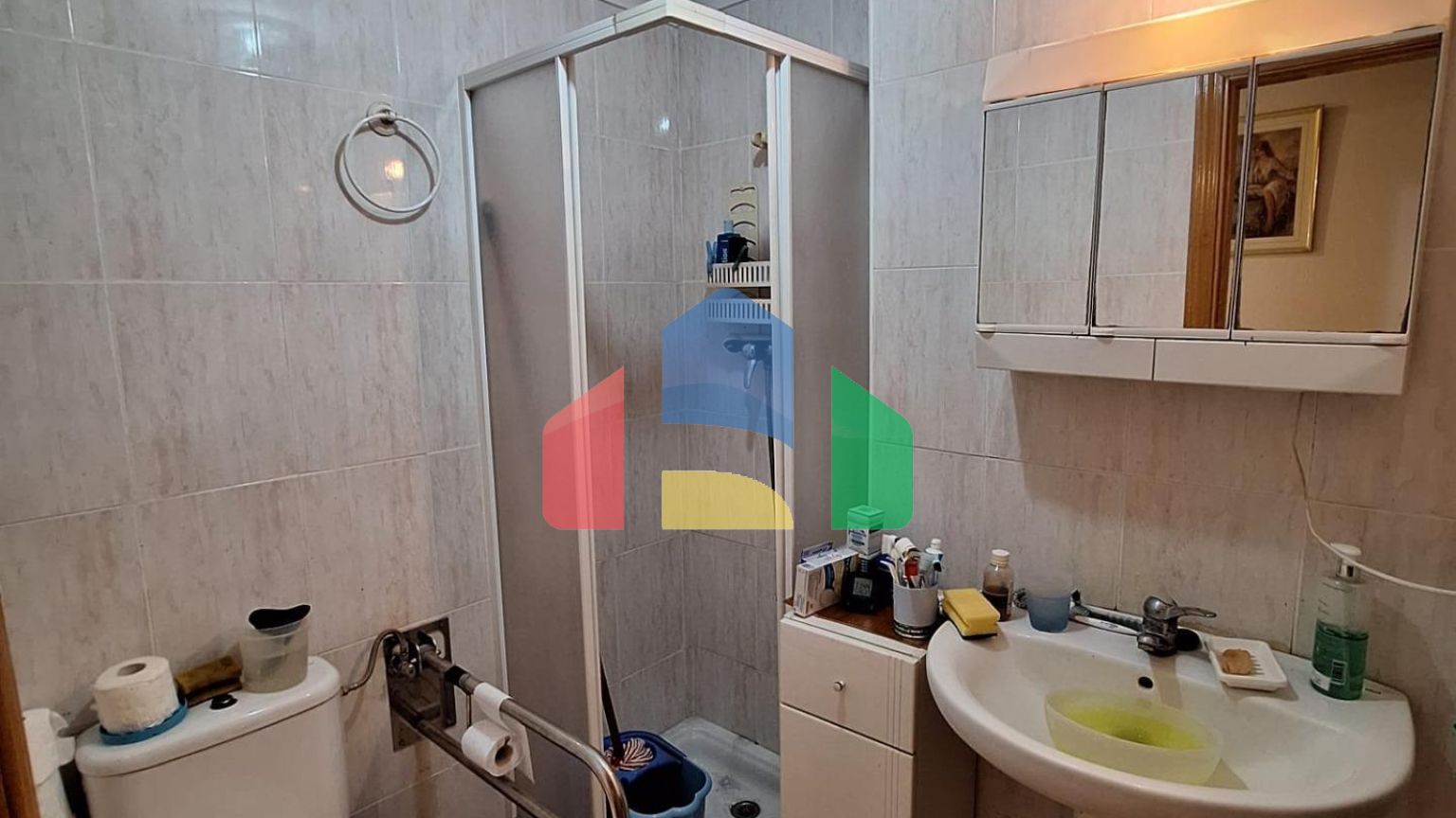 Квартира с 2 спальнями и 2 ванными комнатами и гаражом на улице Аполо