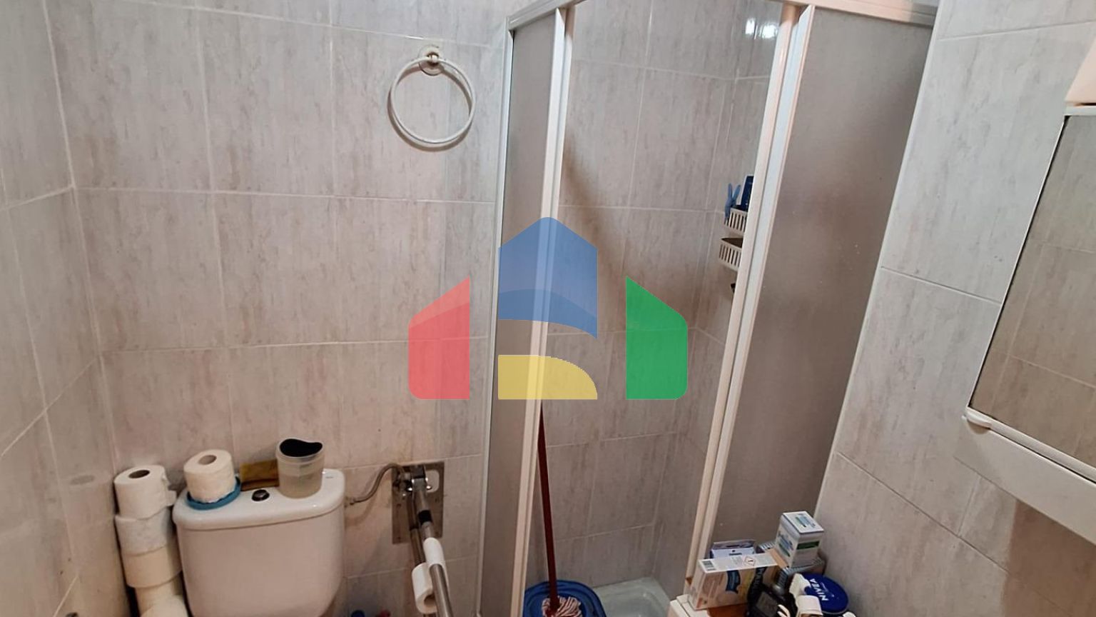 Квартира с 2 спальнями и 2 ванными комнатами и гаражом на улице Аполо