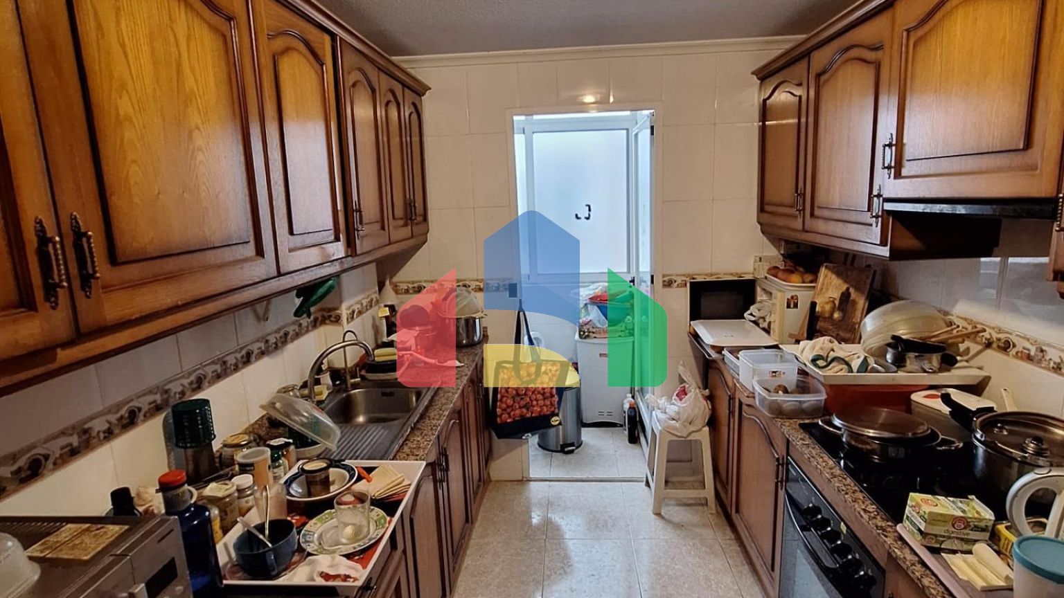 Квартира с 2 спальнями и 2 ванными комнатами и гаражом на улице Аполо