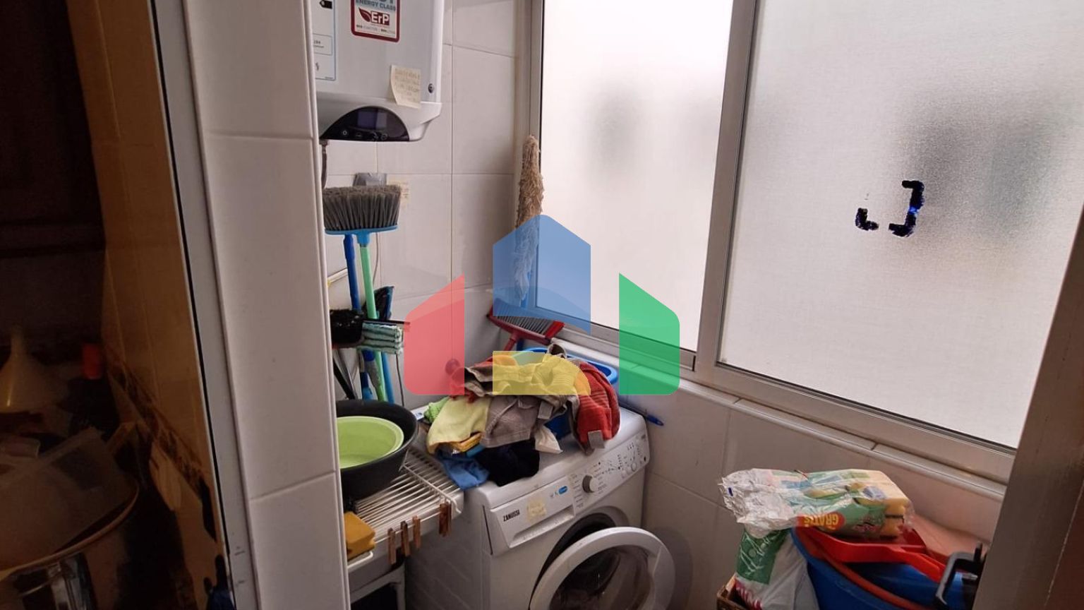 Квартира с 2 спальнями и 2 ванными комнатами и гаражом на улице Аполо