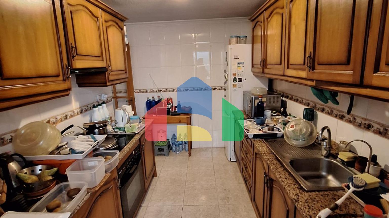 Квартира с 2 спальнями и 2 ванными комнатами и гаражом на улице Аполо