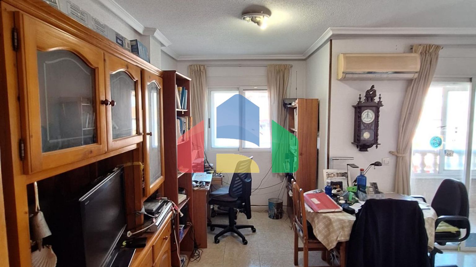 Квартира с 2 спальнями и 2 ванными комнатами и гаражом на улице Аполо