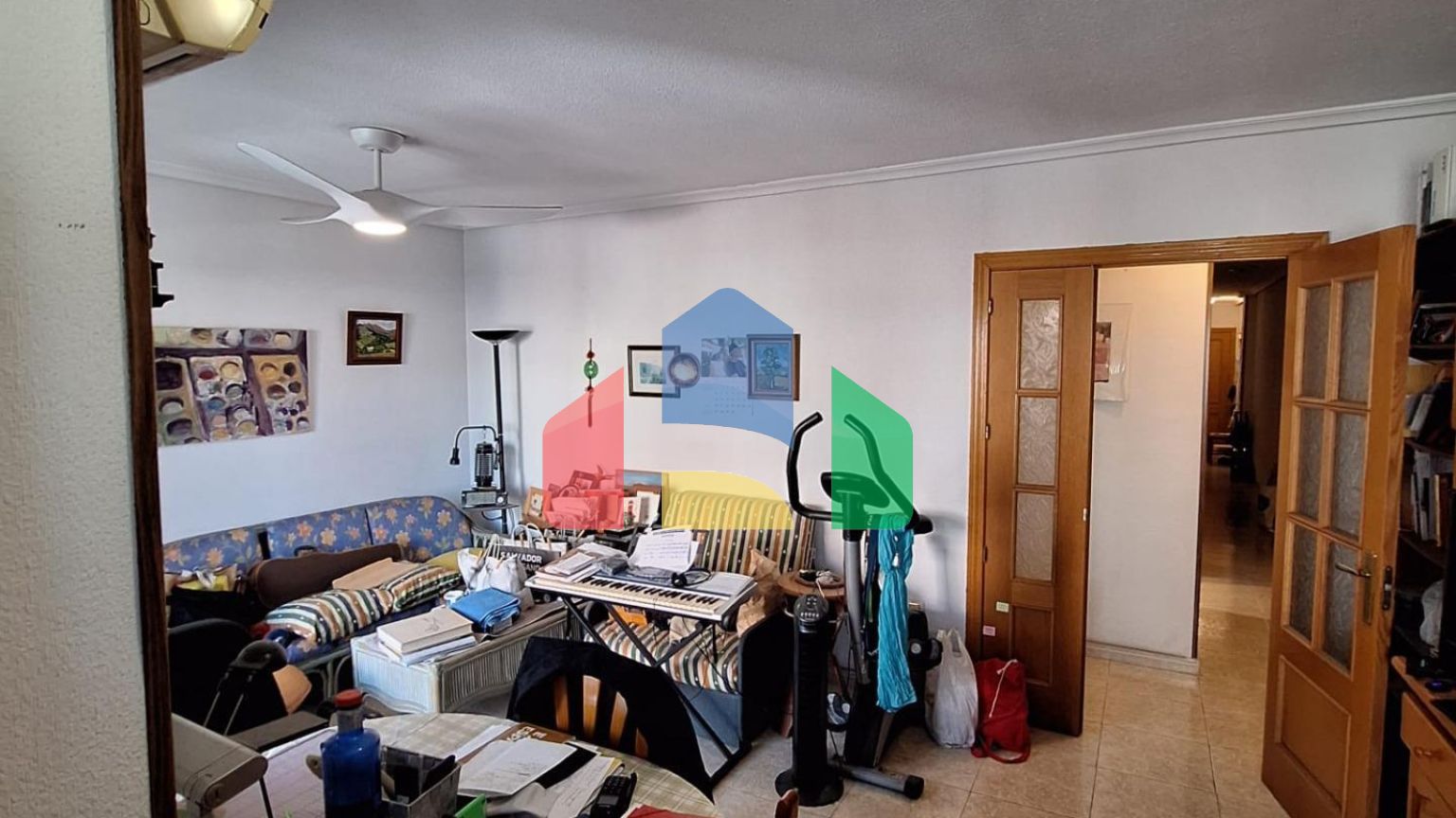 Квартира с 2 спальнями и 2 ванными комнатами и гаражом на улице Аполо