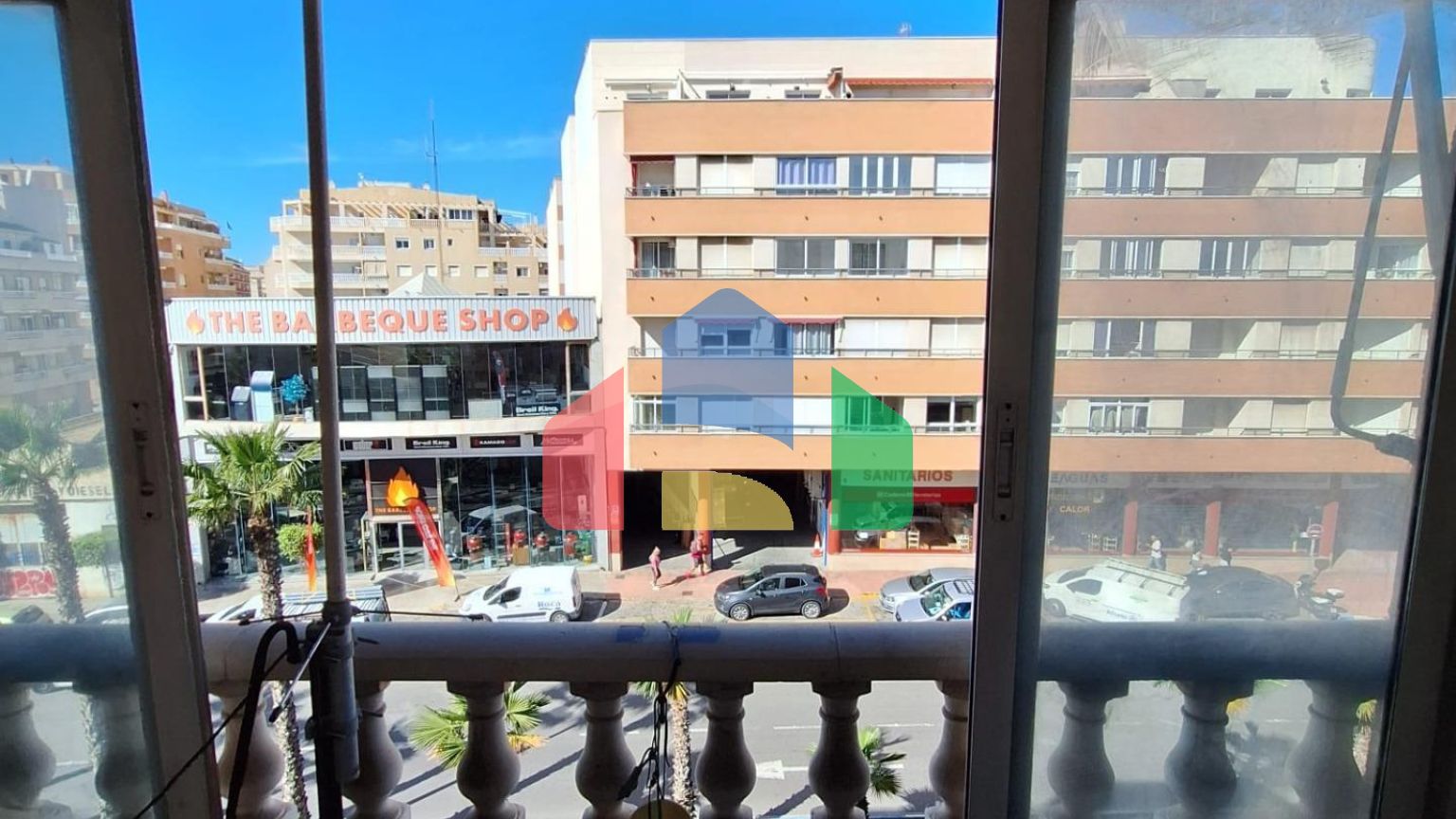 Квартира с 2 спальнями и 2 ванными комнатами и гаражом на улице Аполо