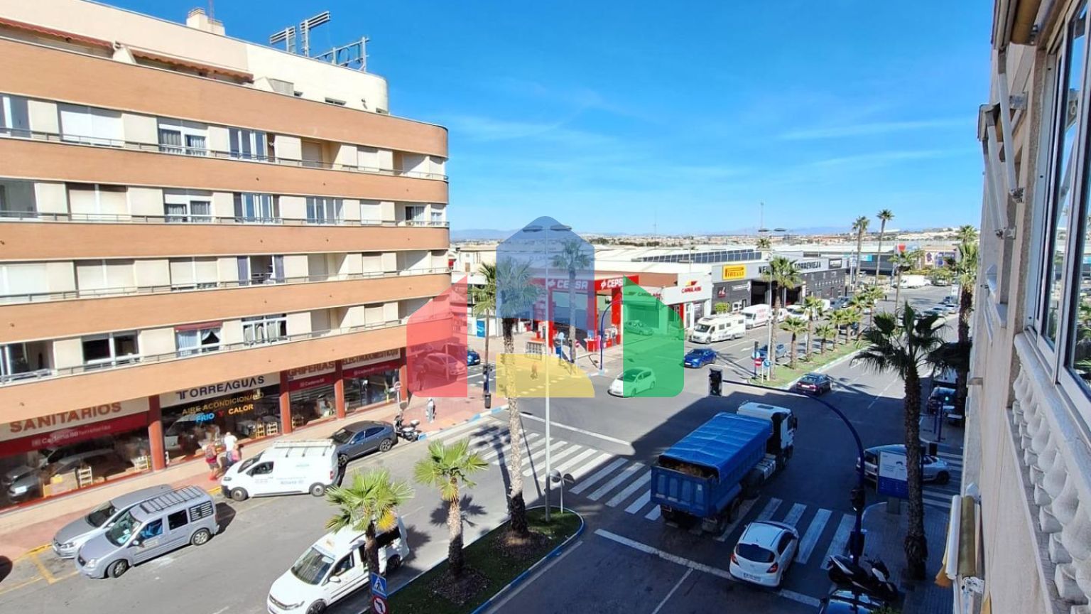 Квартира с 2 спальнями и 2 ванными комнатами и гаражом на улице Аполо